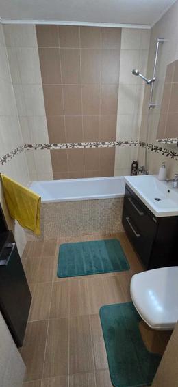 Apartament cu 3 camere decomandat în Decebal