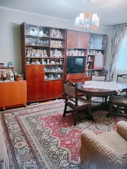 Apartament cu 3 camere decomandat în Berceni