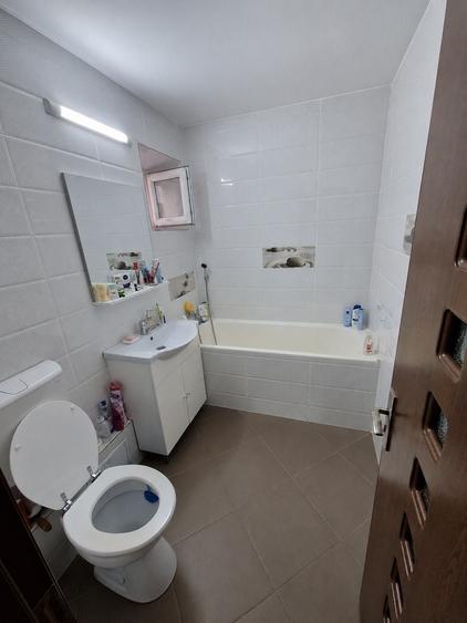 Apartament cu 2 camere semidecomandat în Teiul Doamnei