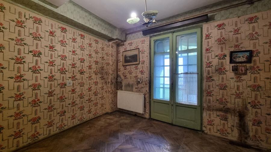 Apartament cu 4 camere decomandat în Calea Victoriei