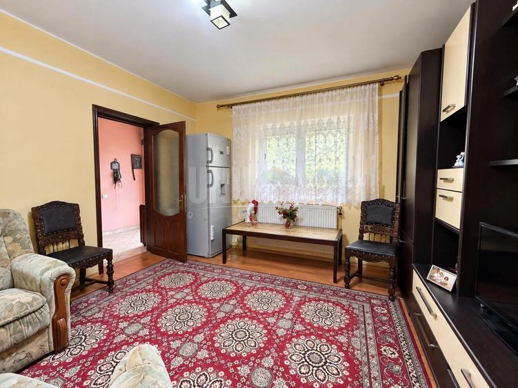 Casă individuală cu 7 camere cu Teren 300 Mp în Bucium