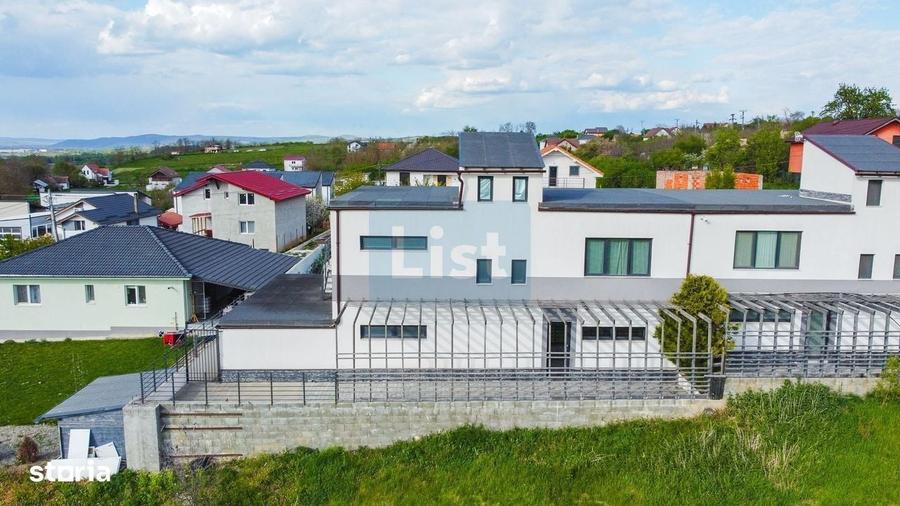 Casă cu 4 camere în Sub Coastă