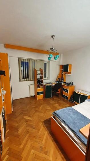 Apartament cu 4 camere decomandat în Bălcescu