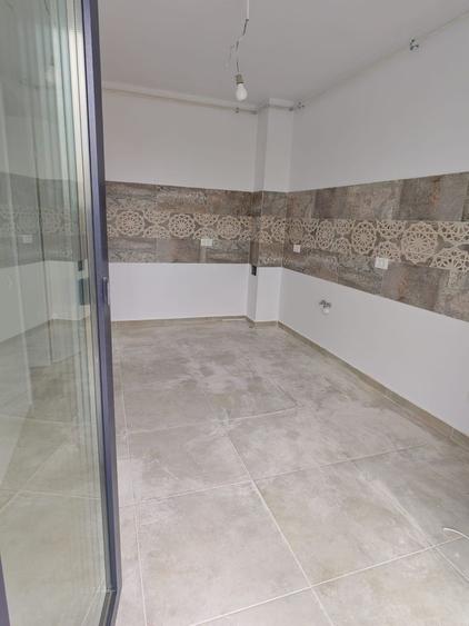 Apartament cu 4 camere decomandat în Berceni