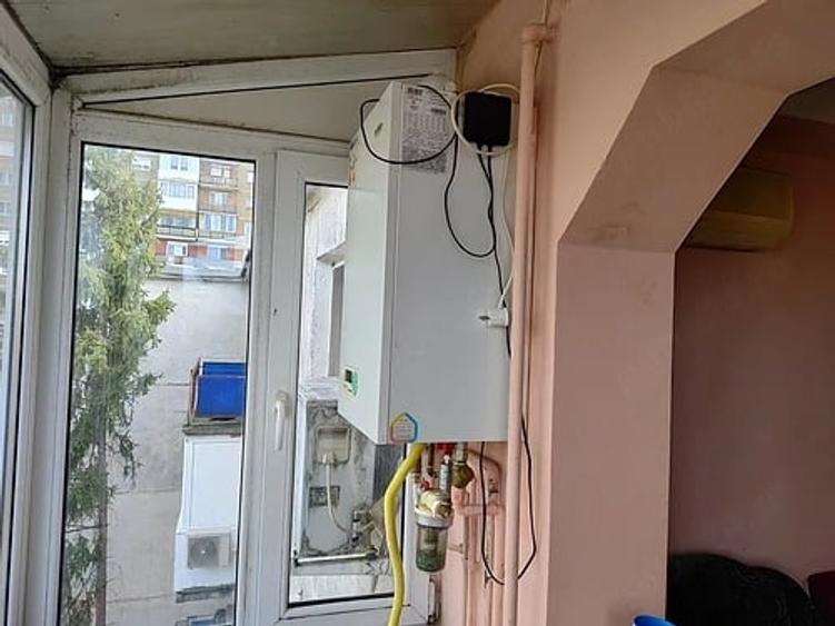 Apartament cu 3 camere decomandat în Central