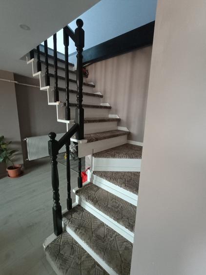 Apartament cu 3 camere decomandat, mobilat în Valea Adâncă