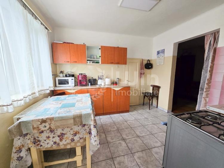 Casă individuală cu 6 camere cu Canalizare în Dâmbul Rotund