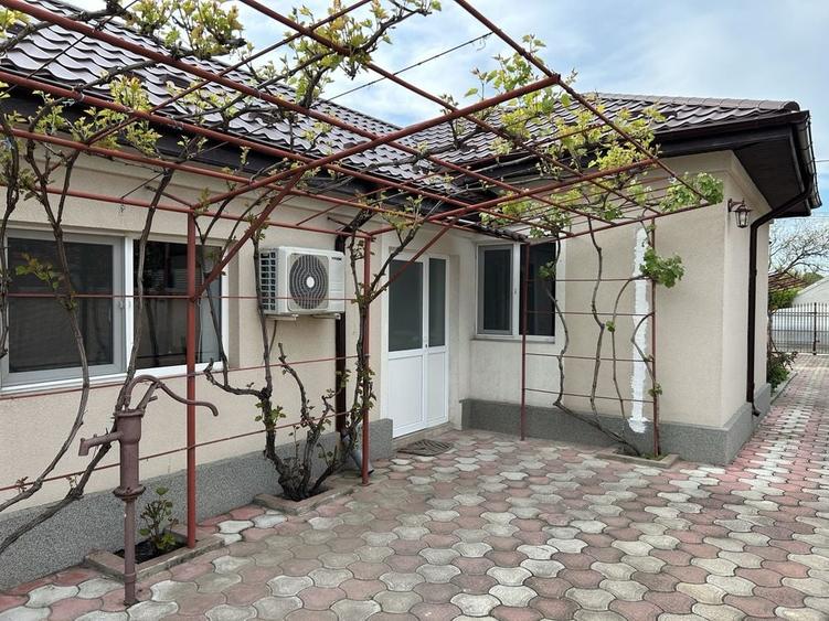 Casă cu 4 camere cu Teren 1200 Mp în Central