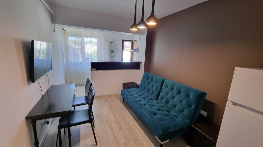 Apartament cu 2 camere decomandat în Podul de Fier