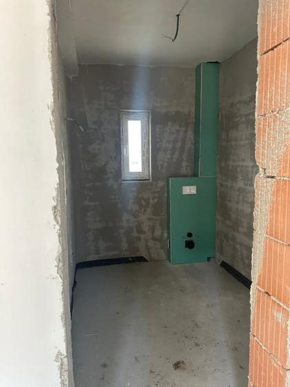 Casă individuală cu 4 camere cu Canalizare în Luna de Sus