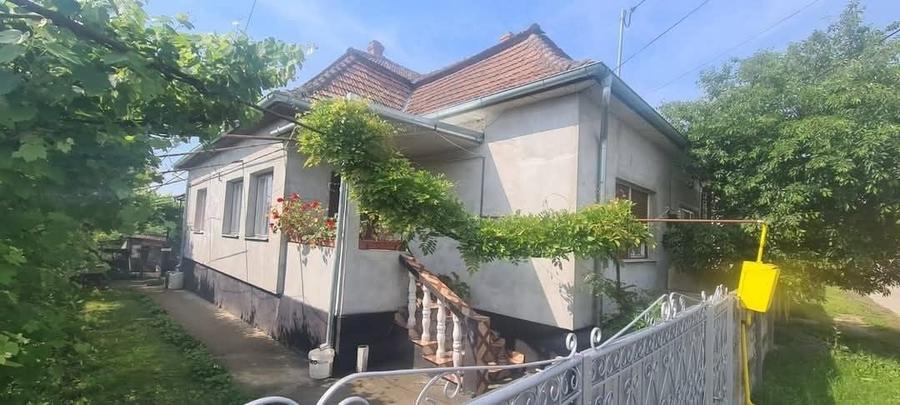 Casă cu 3 camere în Unirea