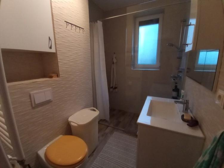 Apartament cu 3 camere decomandat, mobilat în Europa