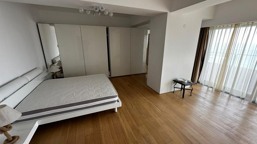 Apartament cu 3 camere decomandat, mobilat în Faleza Nord
