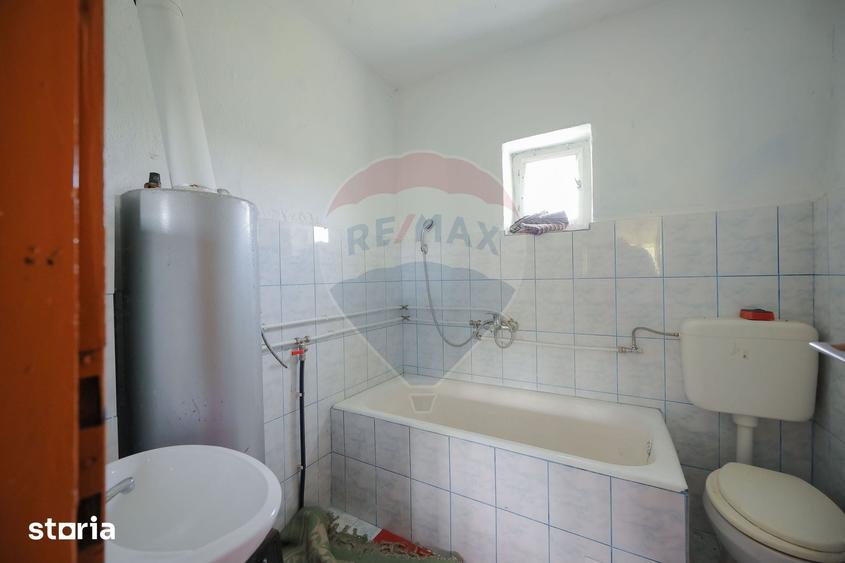 Casă cu 5 camere cu Teren 55706 Mp în Șinteu