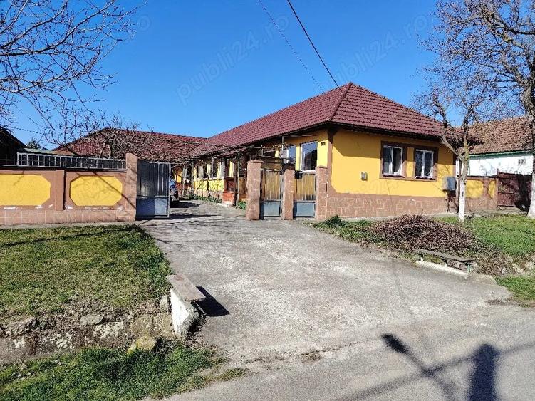 Casă cu 3 camere cu Teren 1567 Mp în Ianova