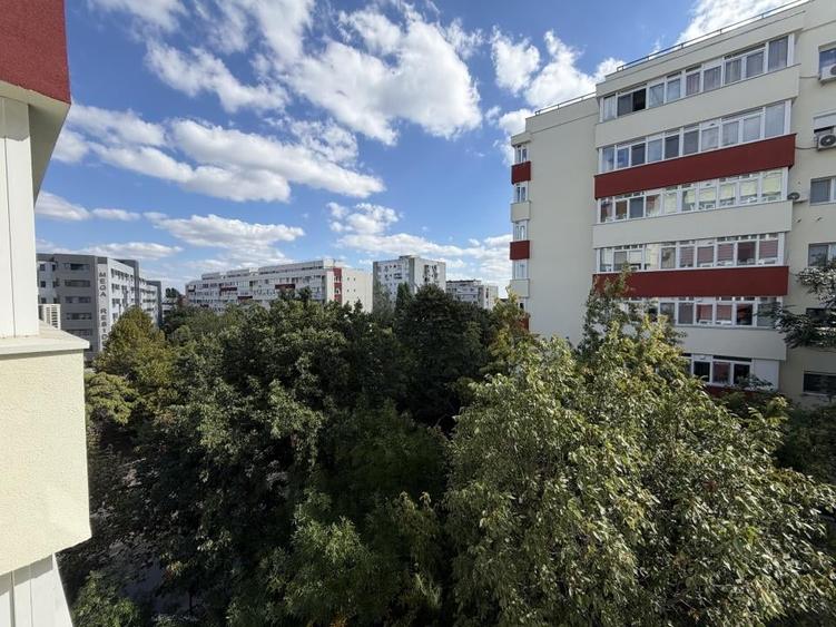 Apartament cu 3 camere decomandat în Olteniței