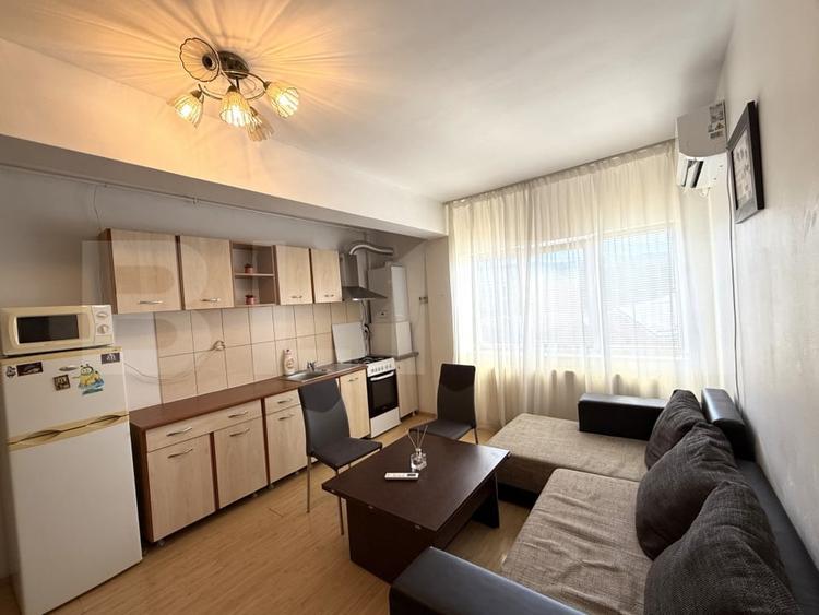 Apartament cu 2 camere semidecomandat, mobilat în Zorilor