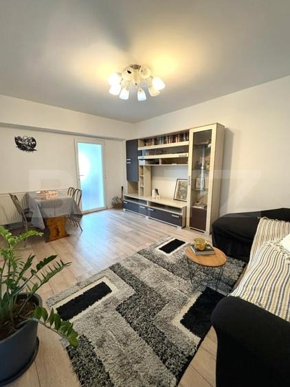 Apartament cu 4 camere semidecomandat, mobilat în Între Lacuri