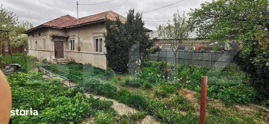 Casă cu 3 camere cu Teren 1500 Mp în Central