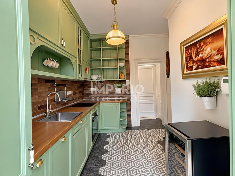 Apartament cu 3 camere semidecomandat, mobilat în Central