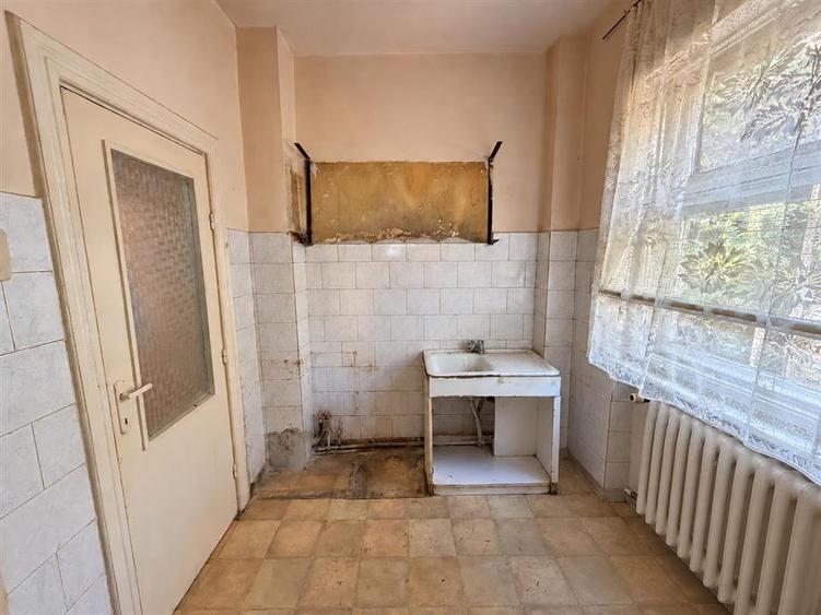 Apartament cu 3 camere semidecomandat în Nord