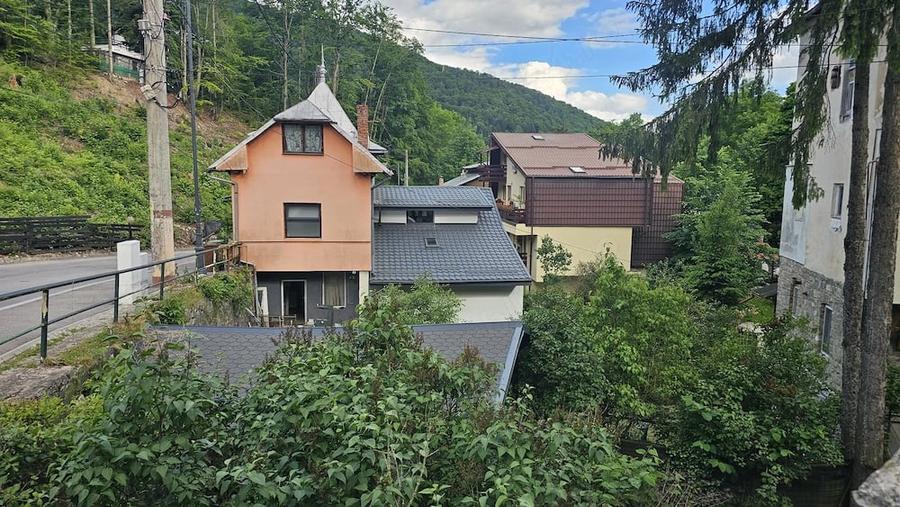 Casă cu 2 camere cu Teren 250 Mp în Central