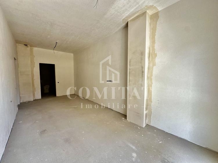 Apartament cu 3 camere semidecomandat în Florești