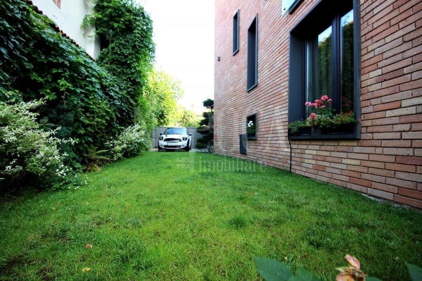Casă individuală cu 7 camere cu Canalizare în Gheorgheni