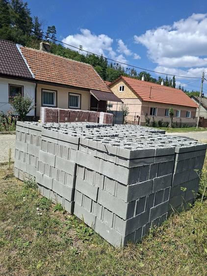 Casă cu Teren 300 Mp în Central