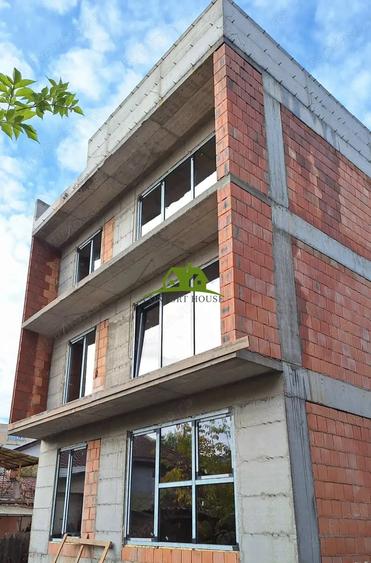 Apartament cu 3 camere decomandat în Traian