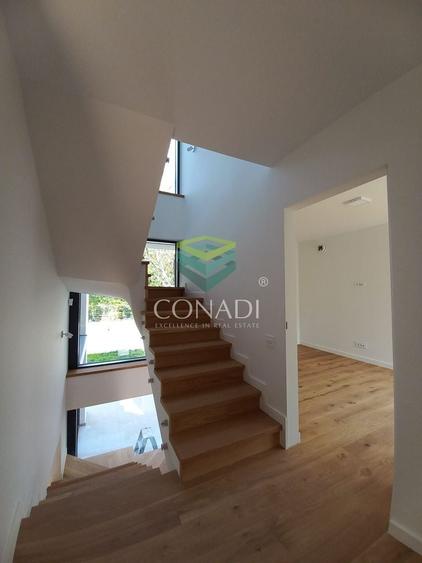 Casă individuală cu 5 camere cu Canalizare în Băneasa