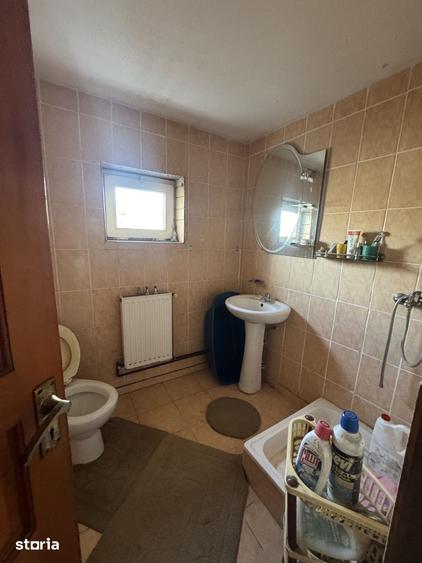Casă cu 5 camere cu Teren 600 Mp în Bariera Vâlcii