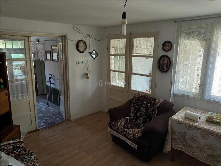 Casă cu Teren 1439 Mp în Ciclova Română