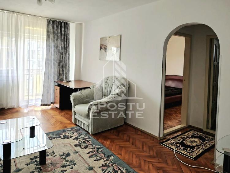 Apartament cu 2 camere semidecomandat, mobilat în Micălaca