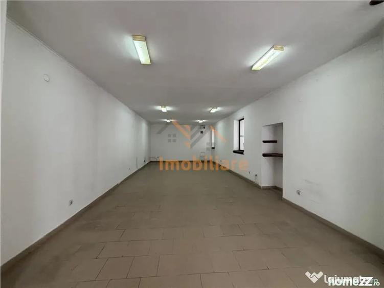 Spațiu comercial, de 320 mp, în Groși