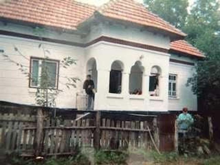 Casă cu 3 camere în Cârstănești