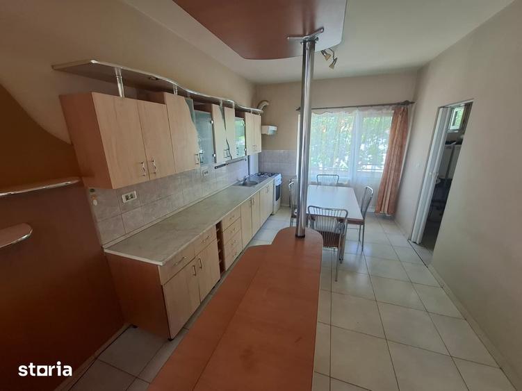 Apartament cu 3 camere în Pârneava