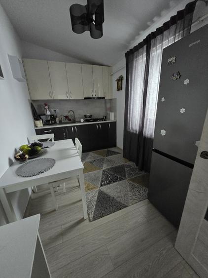 Apartament cu 3 camere semidecomandat în Fălticeni
