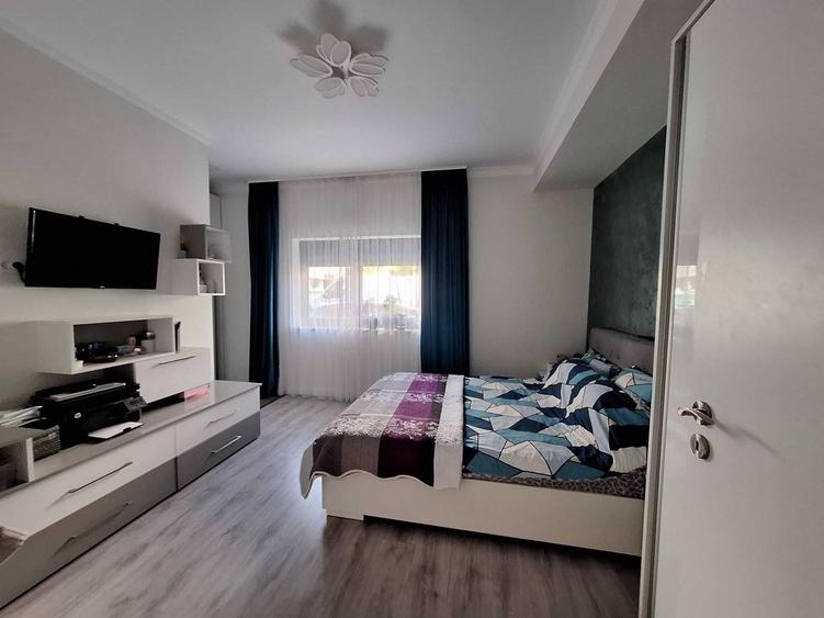 Apartament cu 3 camere decomandat în Cornitoiu