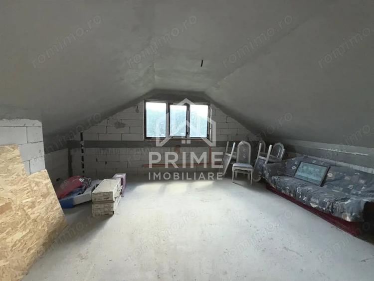 Casă cu 5 camere cu Teren 1800 Mp în Stremț