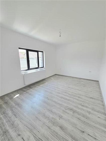 Casă cu 3 camere cu Canalizare în Valu lui Traian