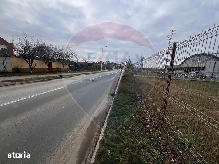Spațiu comercial, de 834 mp, în Subcetate
