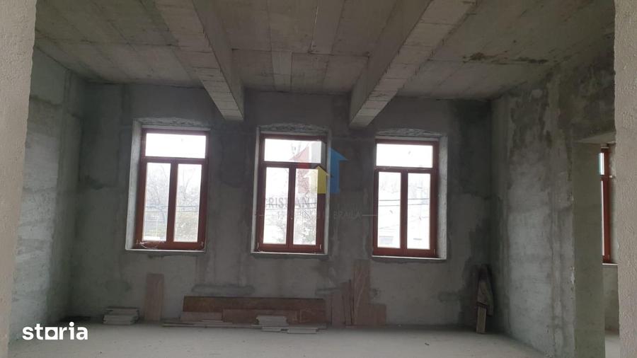 Casă cu 10 camere cu Teren 466 Mp în Ultracentral