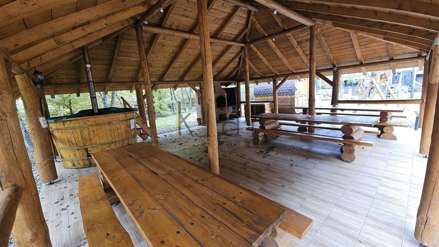 Hotel/Pensiune, de 568 mp, în Valea Drăganului