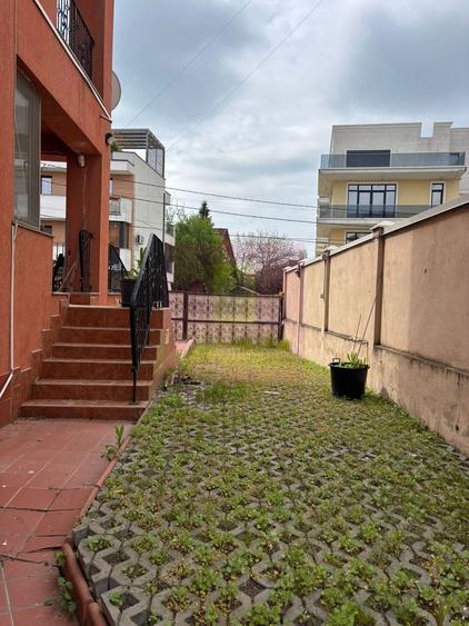 Casă individuală cu 6 camere cu Canalizare în Pipera