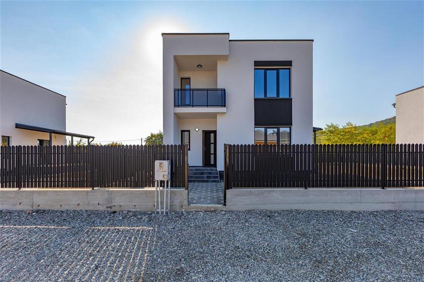 Casă individuală cu 3 camere cu Teren 385 Mp în Central