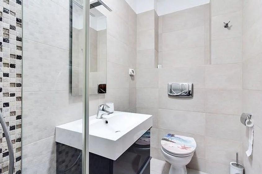 Apartament cu 4 camere semidecomandat, mobilat în Băneasa
