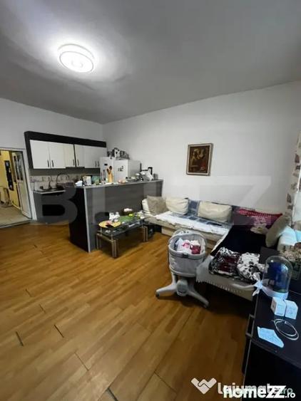 Apartament cu 4 camere semidecomandat în Central