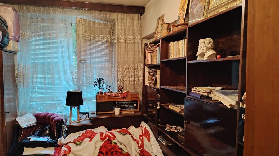 Apartament cu 3 camere semidecomandat în Tineretului