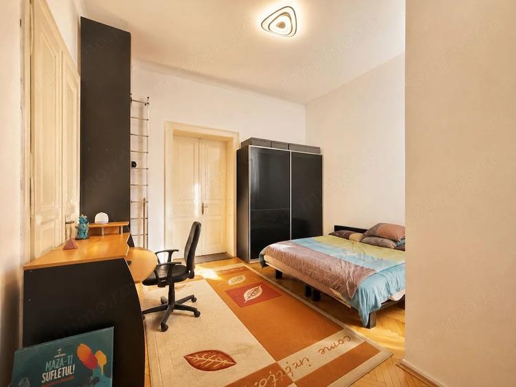 Apartament cu 4 camere decomandat în Central